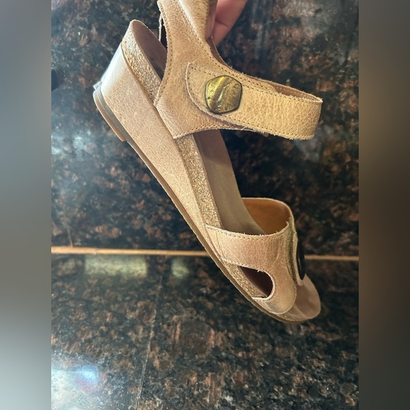 Taos Footwear Shoes Taos Carousel Wedge Sandal 4 Arch And